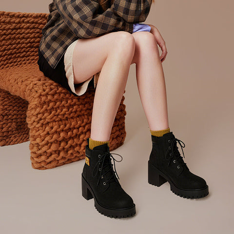 Lara | Retro Stiefeletten mit Schnürsenkeln - Trendy Halloween Costumes & Winteroutfit für Frauen