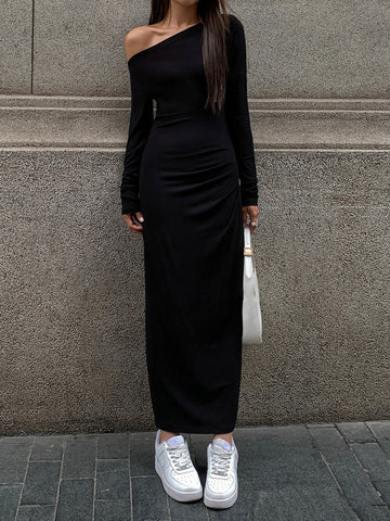 Clara | Schulterfreies elegantes Strickkleid mit langen Ärmeln