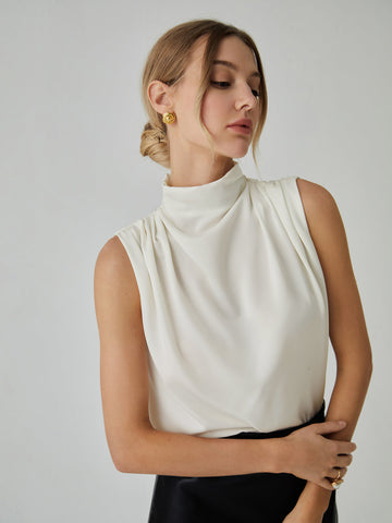 Laura | Plissierte ärmellose Bluse mit hohem Kragen