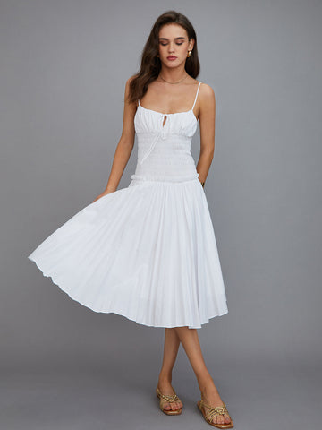 Emilia | Plissiertes Midi-Kleid mit Cut-Out und Bindeband