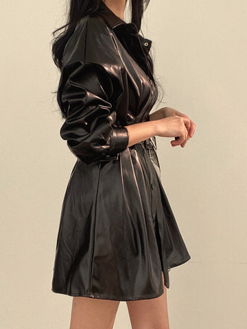 Clara | Schlichtes Gürtelkleid aus PU-Leder