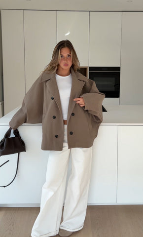 Mallory | Übergroße Jacke Zimt - Perfektes Winteroutfit für Frauen & Trendy Halloween Costumes